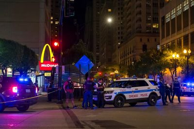 Police: Chicago shooting leaves 2 people dead, 8 wounded