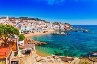 Spain to end ban on unvaccinated UK tourists in ‘a matter of days’, says minister