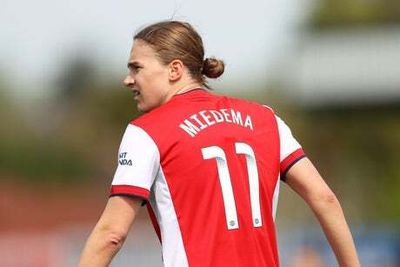 Vivianne Miedema ends transfer speculation by signing new Arsenal contract