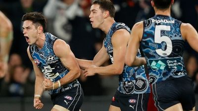 Carlton beat Sydney by 15 points as fast-finishing Swans give Blues a late scare