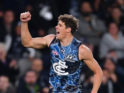 Curnow, Blues hold off Swans in AFL