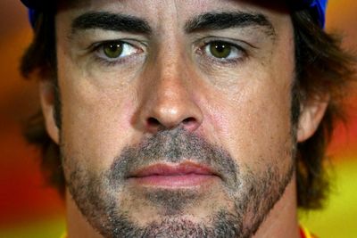 Alonso accuses Formula One directors of 'incompetence'