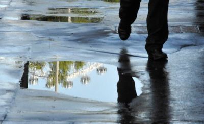 Wind and rain to hit UK but hopes are high for a warmer Jubilee weekend