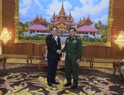 Myanmar leader begins peace talks with ethnic militia groups
