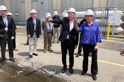 Energy secretary visits nuclear plant to discuss waste issue