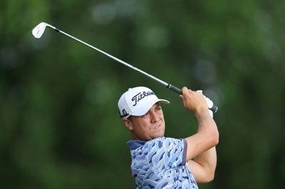 Closing birdie gives Thomas one-stroke PGA lead over McIlroy