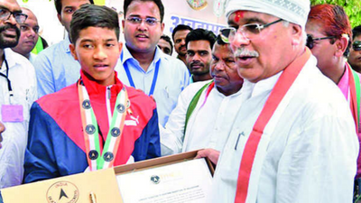 Chhattisgarh: Abujhmad boy sets Mallakhamb record