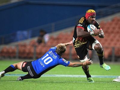 Chiefs down Force with eight-try blitz