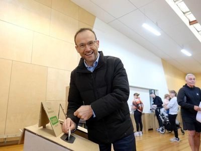 Historic lower house Greens win on cards