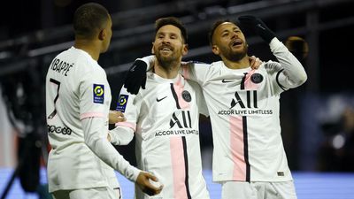 Ligue 1 prepares to serve up last day thrills and spills