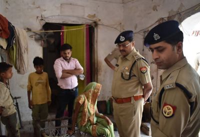 UP: Minor lover couple commits suicide by hanging in temple room