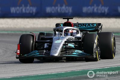 Mercedes: “Too early” to commit on development path on F1 car