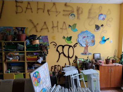 How a Ukrainian teacher helped students escape Russia's invasion, and still graduate