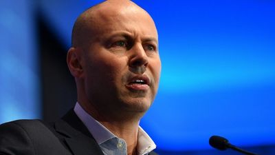 Josh Frydenberg faces federal election loss in Kooyong, as 'teal' independent Monique Ryan pulls ahead