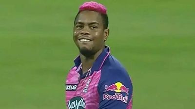 IPL 2022: Gavaskar lands in soup for unsavoury remark on Hetmyer and his wife