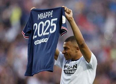 Kylian Mbappe signs new PSG contract until 2025 as French star turns down Real Madrid move