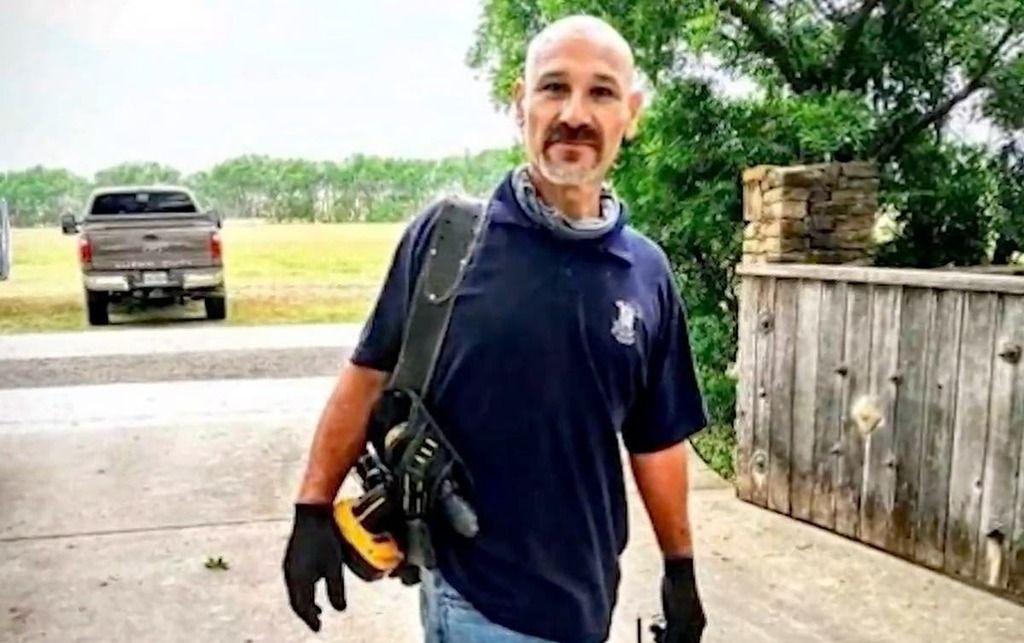 Texas landscaper killed by swarm of bees while…
