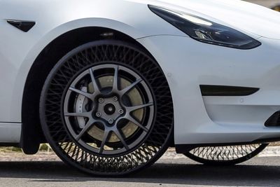 Manufacturers getting to grips with airless tyres