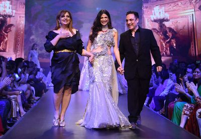 Aahana Kumra does a Princess act on the ramp at DTFW 2022