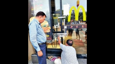 Lizard in drink, Sola outlet sealed