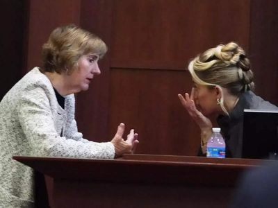 Amber Heard's lawyer Elaine Bredehoft wins internet's sympathy for 'trying' in Johnny Depp case; Twitterati say 'It's just hard to defend someone who is guilty'