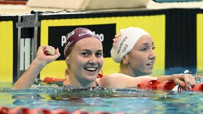 Ariarne Titmus breaks Katie Ledecky's 400m freestyle world record at Australian Swimming Championships