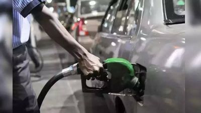 Maharashtra government slashes VAT on petrol and diesel