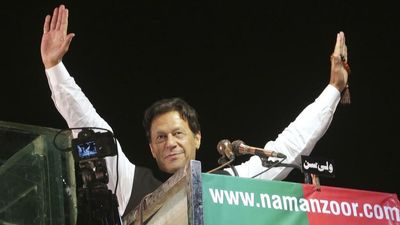 Pakistan ex-PM urges march on Islamabad