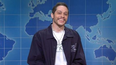 Pete Davidson Throws One Final Dig At Kanye West Ariana Grande As He Yeets Himself Off SNL