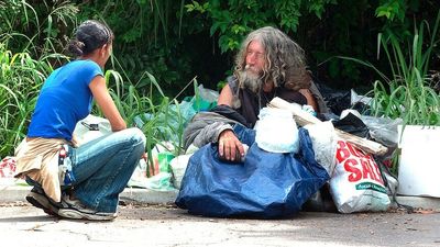 Ziggy the Brisbane bag man's mission to access his money in the bank puts spotlight on homeless struggle