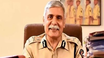Behave well with citizens: Mumbai top cop Sanjay Pandey warns staff