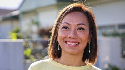New Fowler MP Dai Le says she will be a 'real independent', not a teal one, after beating Labor's Kristina Keneally