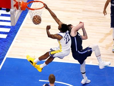 Warriors on brink as Curry, Wiggins sink Mavs