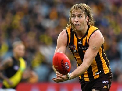 Lynch concussion leaves Hawks short in AFL