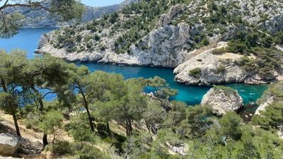 Protecting Marseille's bays from too many tourists