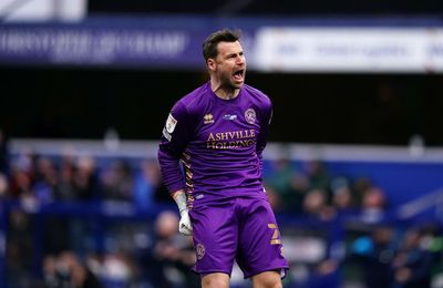 David Marshall becomes Lee Johnson's first signing as goalkeeper joins Hibs