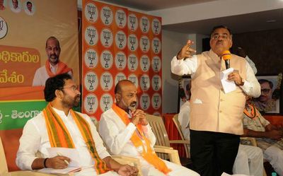 BJP advises CM KCR to focus on TS farmers and youth