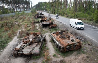 Ukrainians will fight on even if surrounded, say Western officials