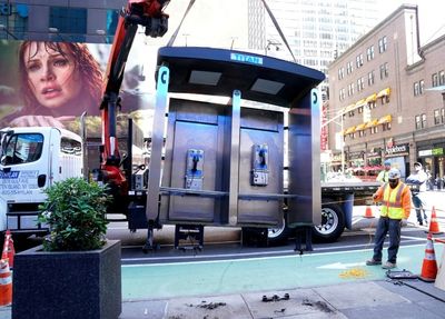 'End of an era' as New York removes last of its iconic payphone booths