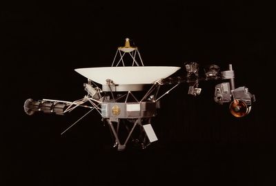 Voyager 1 is sending back weird signals