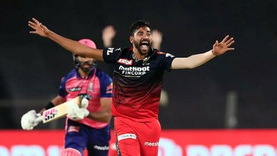 Exclusive - IPL 2022: All of us cheered for MI; Virat Kohli always tells youngsters to play for team & country, says Mohammed Siraj