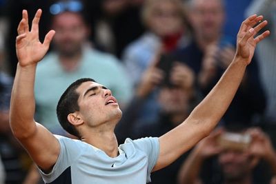 French Open 2022 LIVE results: Simona Halep avoids upset as Jo-Wilfried Tsonga ends career in emotional defeat