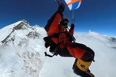 South African paraglider makes first legal flight off Everest