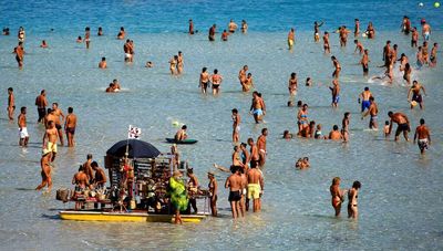 Italy parties discuss 2024 deadline to open up beach concessions - draft