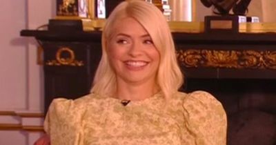 This Morning's Holly Willoughby panics as she risks breaking rules in Buckingham Palace