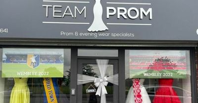 Nottingham Forest and Mansfield Town colours in prom shop window prove big hit with passers-by