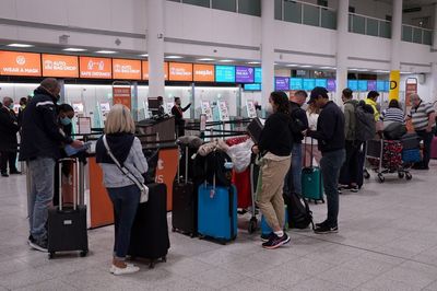 UK airports apologise after staff shortages continue to cause travel chaos