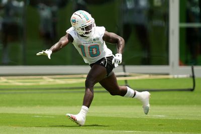 Dolphins WR Tyreek Hill talks up Tua Tagovailoa in vlog