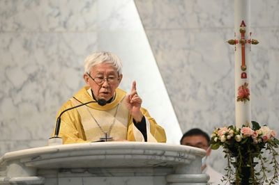 Elderly Hong Kong cardinal holds mass after court appearance