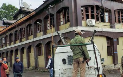 Policeman killed, daughter injured in Srinagar militant attack